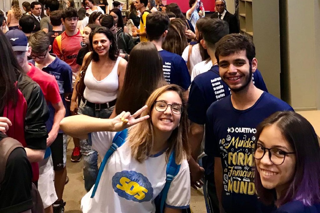 Alunos do 3º ano e cursinho visitam a Feira de Profissões na USP
